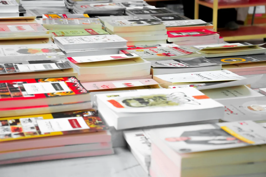 Offrir des livres - 10 idées cadeaux pour les passionnés de lectures - Photo by Eman Ali-unsplash