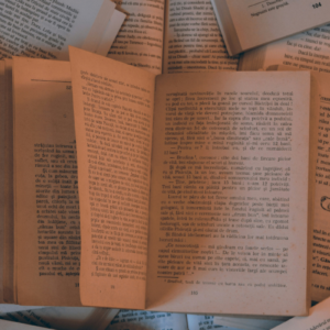 Les principaux genres littéraires : comprendre leurs spécificités
