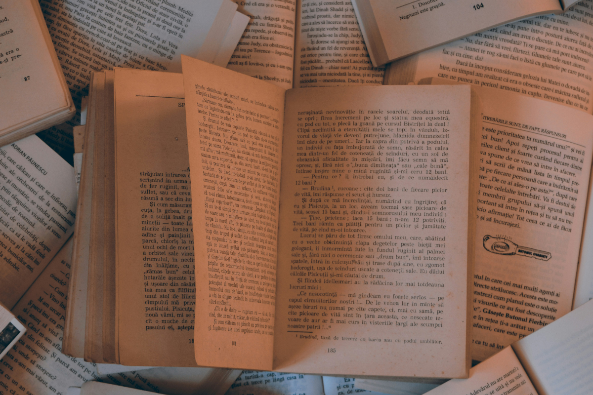 Les principaux genres littéraires : comprendre leurs spécificités